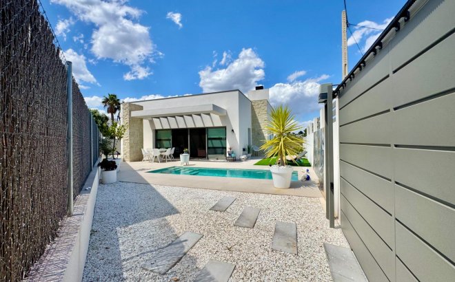 Resale - Villa -
San Miguel de Salinas - Blue Lagoon - Galán