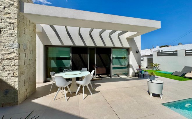 Resale - Villa -
San Miguel de Salinas - Blue Lagoon - Galán