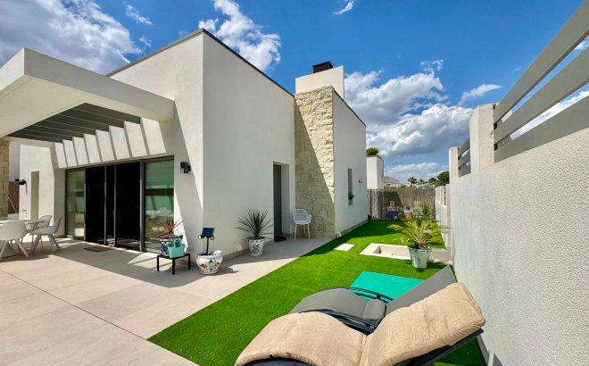 Resale - Villa -
San Miguel de Salinas - Blue Lagoon - Galán