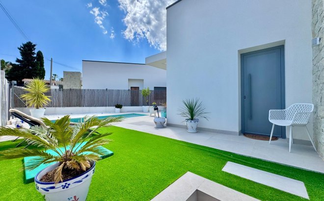 Resale - Villa -
San Miguel de Salinas - Blue Lagoon - Galán
