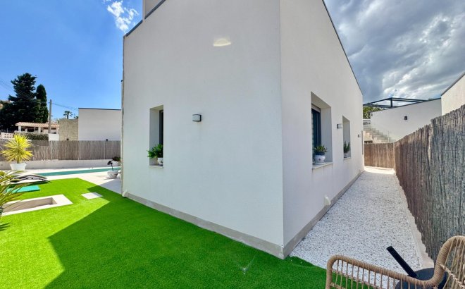 Resale - Villa -
San Miguel de Salinas - Blue Lagoon - Galán
