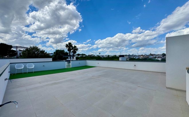 Resale - Villa -
San Miguel de Salinas - Blue Lagoon - Galán