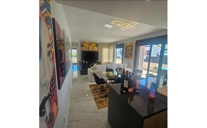 Resale - Penthouse -
Orihuela Costa - Los Almendros-la Florida