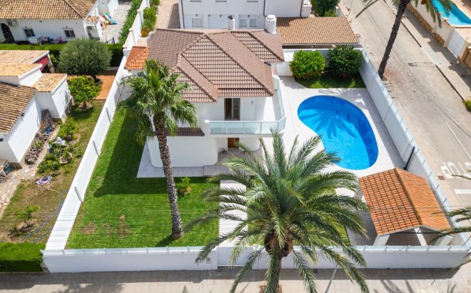 Resale - Villa -
Orihuela Costa - Cabo Roig