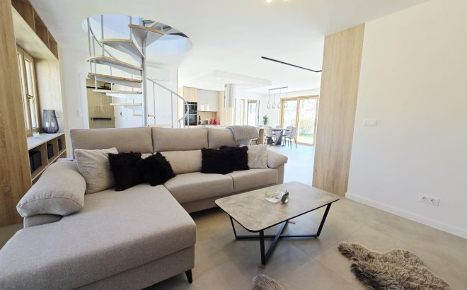 Resale - Villa -
Orihuela Costa - Cabo Roig