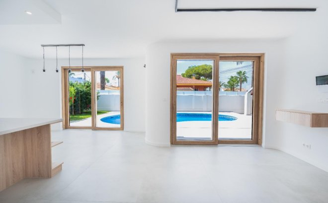 Resale - Villa -
Orihuela Costa - Cabo Roig