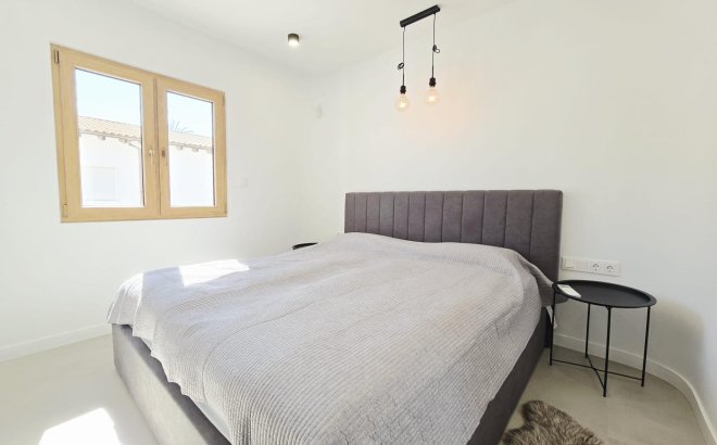 Resale - Villa -
Orihuela Costa - Cabo Roig