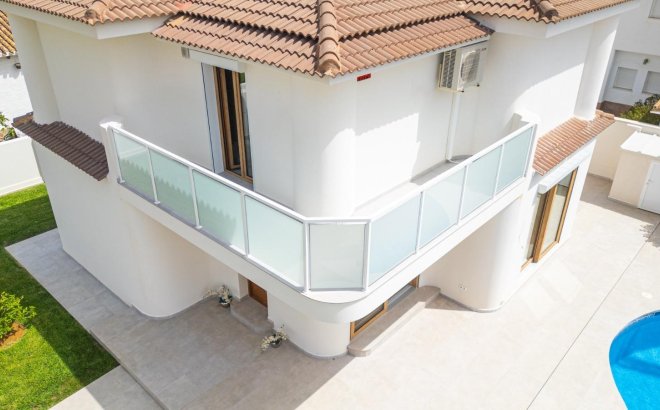 Resale - Villa -
Orihuela Costa - Cabo Roig