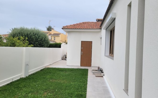 Resale - Villa -
Orihuela Costa - Cabo Roig