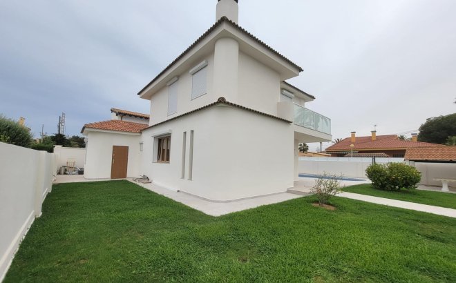 Resale - Villa -
Orihuela Costa - Cabo Roig
