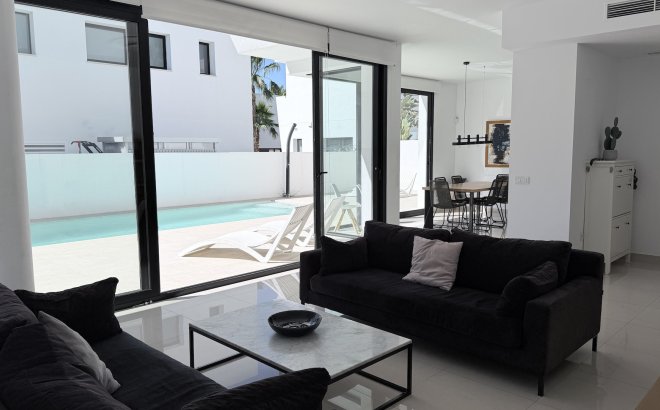 Resale - Villa -
Ciudad Quesada - Costa Blanca