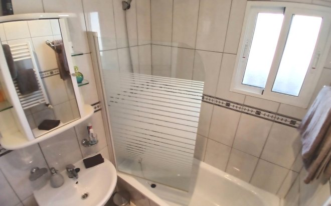 Resale - Villa -
Villamartin - Costa Blanca