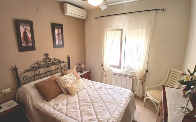 Resale - Villa -
Villamartin - Costa Blanca