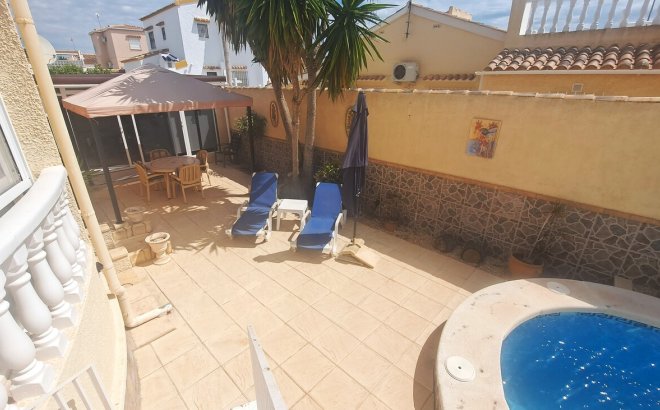 Resale - Villa -
Villamartin - Costa Blanca