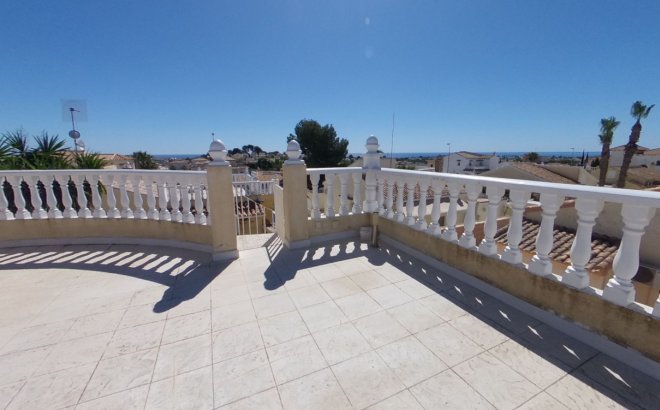 Resale - Villa -
Villamartin - Costa Blanca