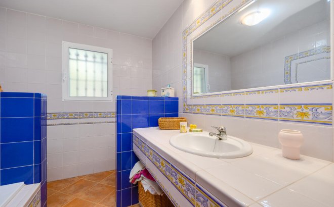 Resale - Villa -
San Miguel de Salinas - Inland