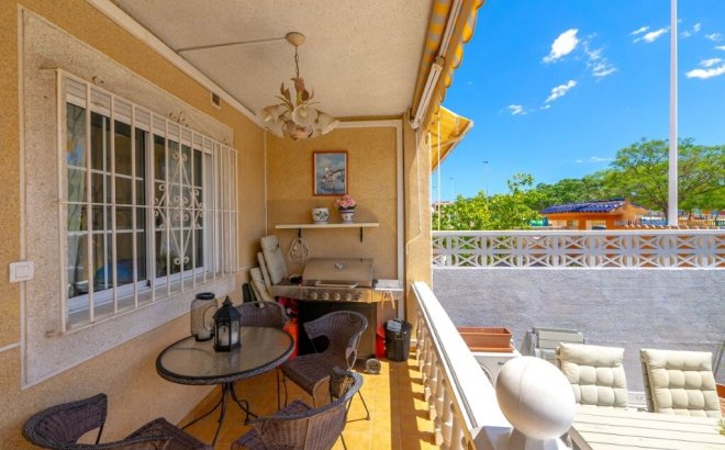 Resale - Town House -
Torrevieja - Aguas Nuevas