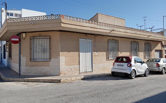 Resale - Semi Detached -
Los Montesinos - PUEBLO CENTRO