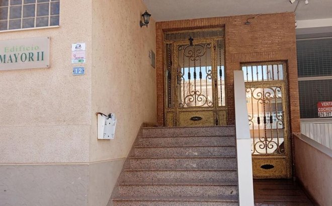 Resale - Apartment -
Los Montesinos - PUEBLO CENTRO