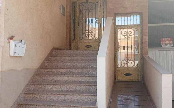 Resale - Apartment -
Los Montesinos - PUEBLO CENTRO