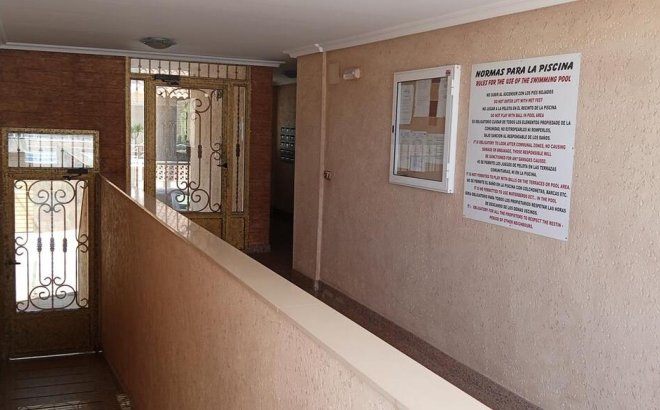 Resale - Apartment -
Los Montesinos - PUEBLO CENTRO