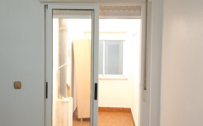 Resale - Apartment -
Los Montesinos - PUEBLO CENTRO