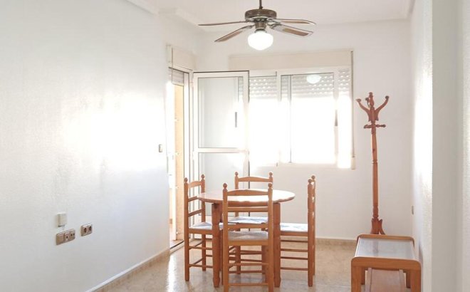 Resale - Apartment -
Los Montesinos - PUEBLO CENTRO