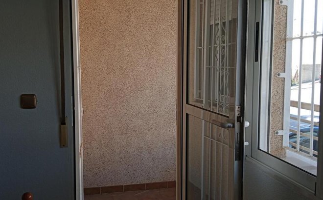 Resale - Apartment -
Los Montesinos - PUEBLO CENTRO