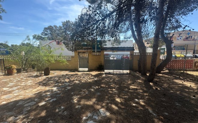 Resale - Villa -
Torrevieja - Costa Blanca