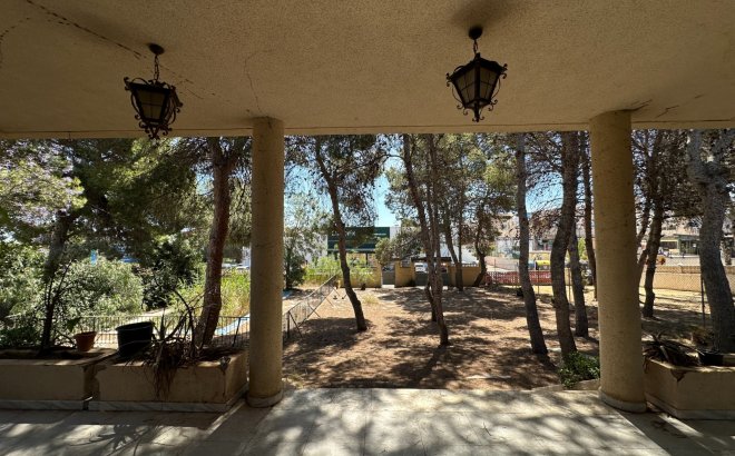 Resale - Villa -
Torrevieja - Costa Blanca