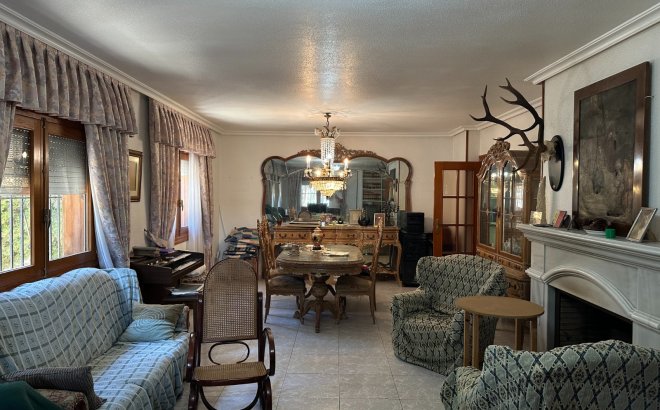 Resale - Villa -
Torrevieja - Costa Blanca