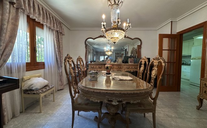 Resale - Villa -
Torrevieja - Costa Blanca