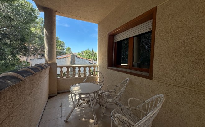 Resale - Villa -
Torrevieja - Costa Blanca