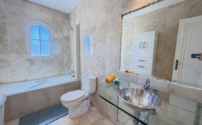 Resale - Villa -
Las Ramblas Golf - Inland