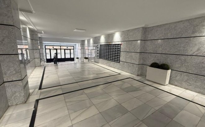 Resale - Apartment -
Torrevieja - Costa Blanca