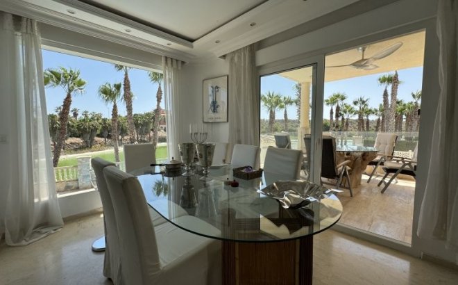 Resale - Villa -
Orihuela Costa - Costa Blanca