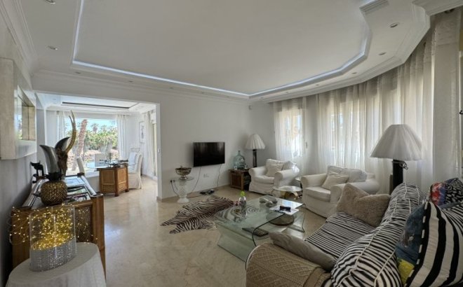 Resale - Villa -
Orihuela Costa - Costa Blanca
