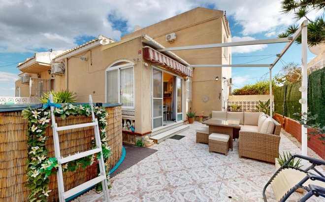 Resale - Semi Detached -
San Miguel de Salinas - 03193