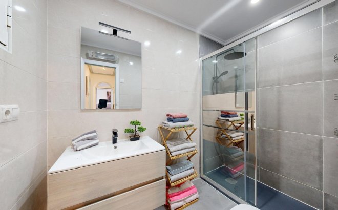 Resale - Semi Detached -
San Miguel de Salinas - 03193