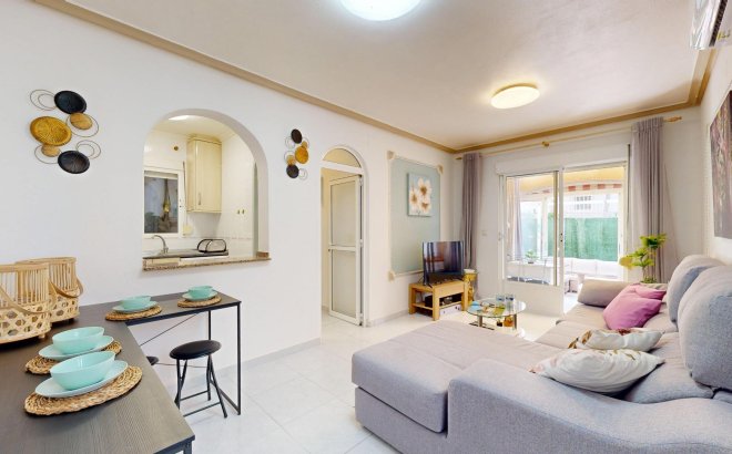 Resale - Semi Detached -
San Miguel de Salinas - 03193