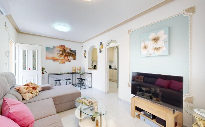 Resale - Semi Detached -
San Miguel de Salinas - 03193