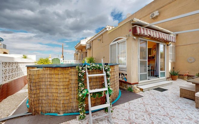 Resale - Semi Detached -
San Miguel de Salinas - 03193