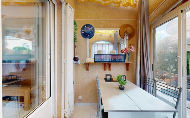 Resale - Semi Detached -
San Miguel de Salinas - 03193