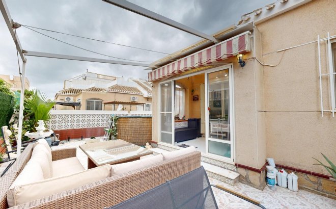 Resale - Semi Detached -
San Miguel de Salinas - 03193