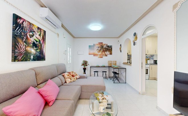 Resale - Semi Detached -
San Miguel de Salinas - 03193