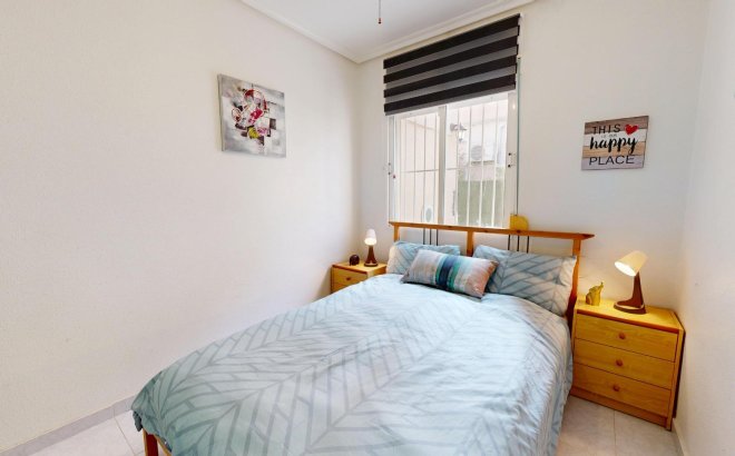 Resale - Semi Detached -
San Miguel de Salinas - 03193