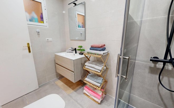 Resale - Semi Detached -
San Miguel de Salinas - 03193