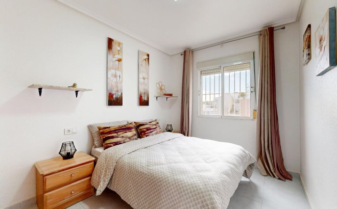 Resale - Semi Detached -
San Miguel de Salinas - 03193