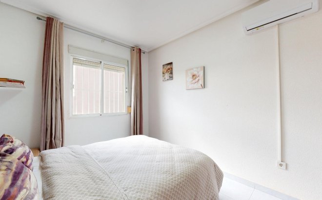 Resale - Semi Detached -
San Miguel de Salinas - 03193