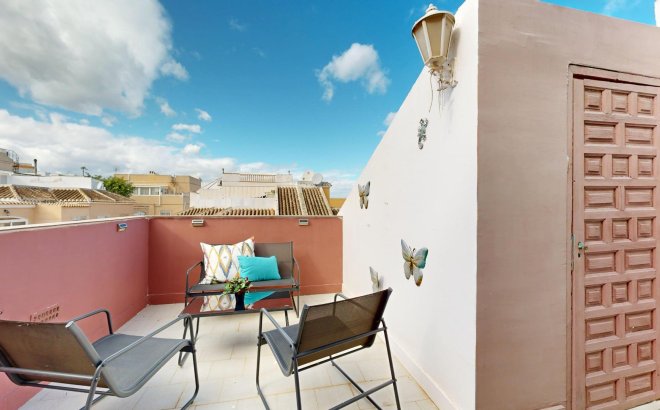 Resale - Semi Detached -
San Miguel de Salinas - 03193